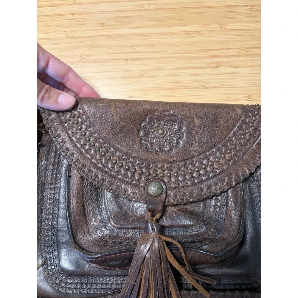 Patricia Nash Beaumont Crossbody Bag Brown Tooled Embossed Leather W/Tassel